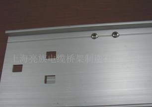 如何延缓金属桥架的老化？
